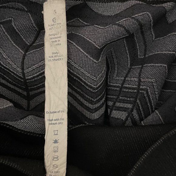 Lululemon Ebb to Street Black Grey Chevron Compression Legging Tights - Picture 4 of 7